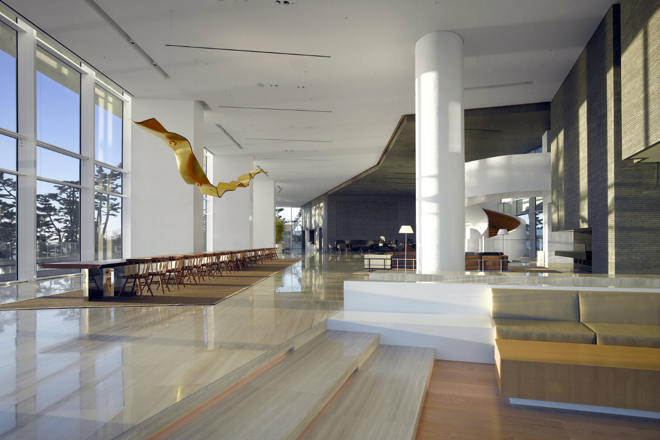 El lobby. Fotografía: © Roland Halbe. Cortesía, Richard Meier & Partners.