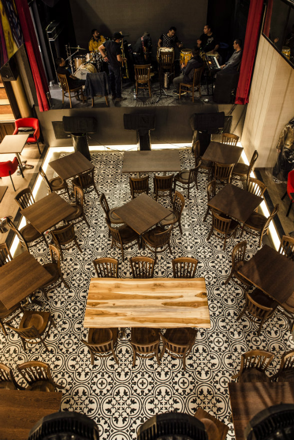 Vista del primer nivel del local. Las baldosas del piso fueron importadas de España. Fotografía: cortesía, La Provincia.