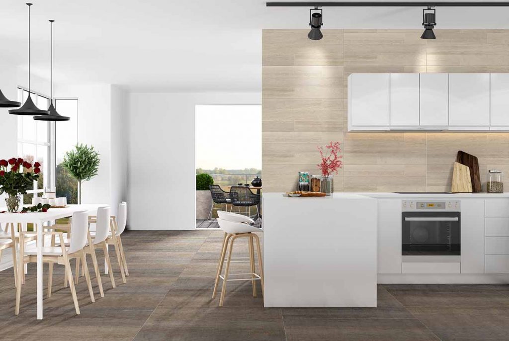La madera se reinventa De Corona, pared cerámica ‘Mambo beige’, 30 x 75 cm, con caras diferenciadas, acabado mate y tecnología de alta definición que ofrece mayor nitidez y realismo. Piso ‘Kala Multicolor’, con apariencia de madera y bordes rectificados que facilitan la instalación y generan la percepción de ambientes más amplios. 