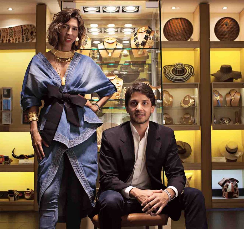 La diseñadora colombiana Paula Mendoza y Eduardo Cano, gerente de Joyería Cano. Fotografia: Mahle Matallana, cortesía.