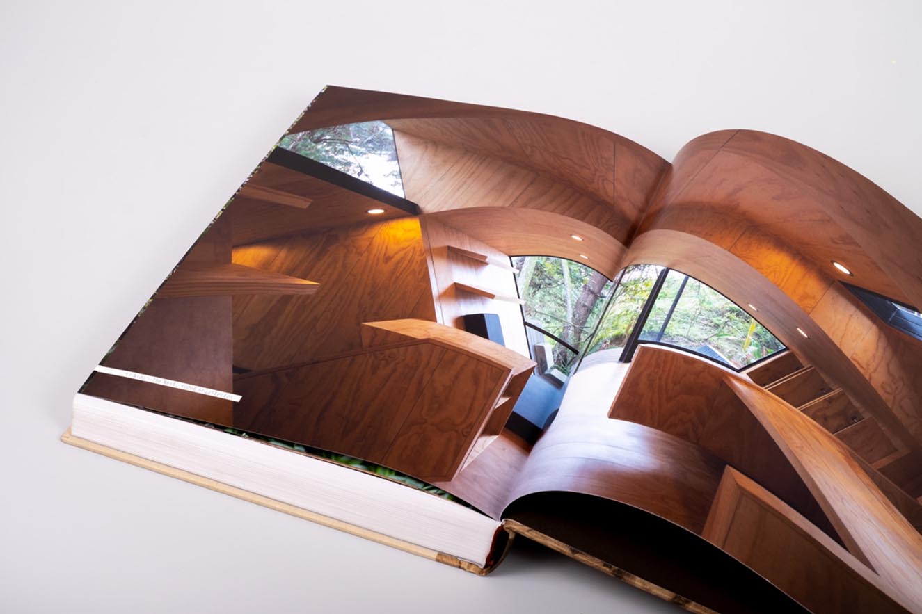 Imagen del interior de la Biblioteca EPM, uno de sus proyectos más importantes. Fotografía. cortesía.