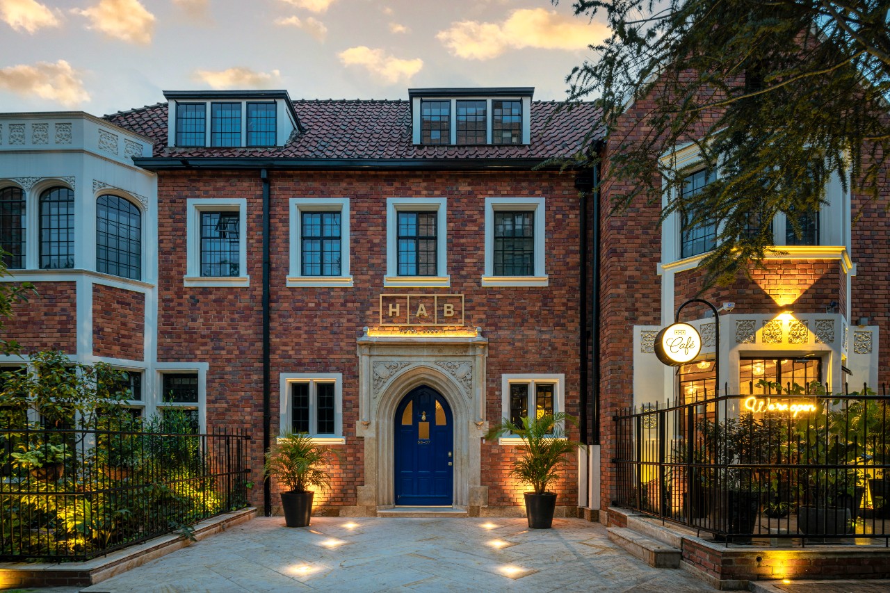 Fachada principal del hotel