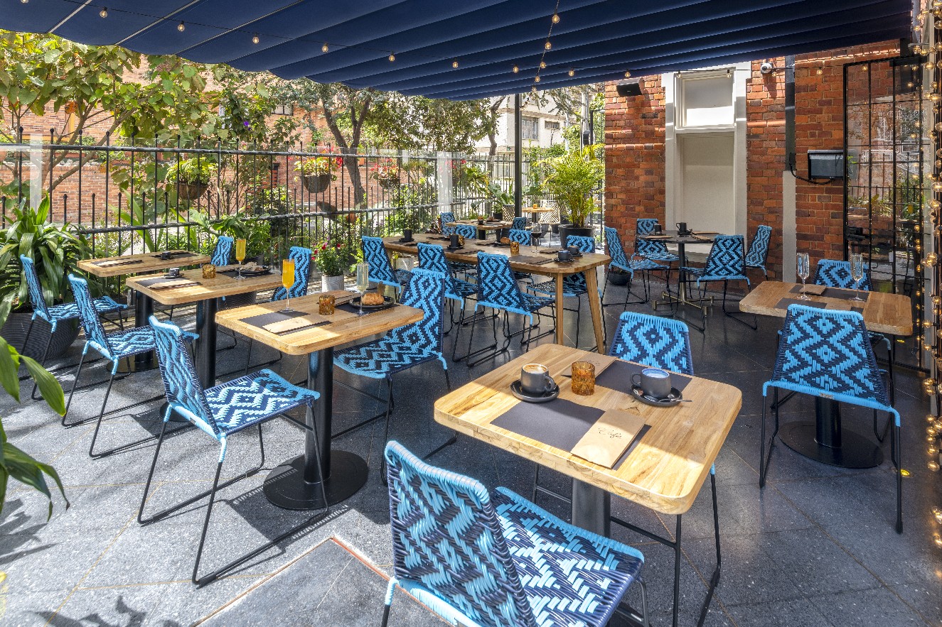 Terraza del restaurante Hab café.