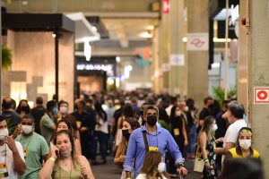 En 2022, Expo Revestir registró público superior a 60 mil visitantes, procedentes de más de 55 países. Fotografía: cortesía Anfacer.