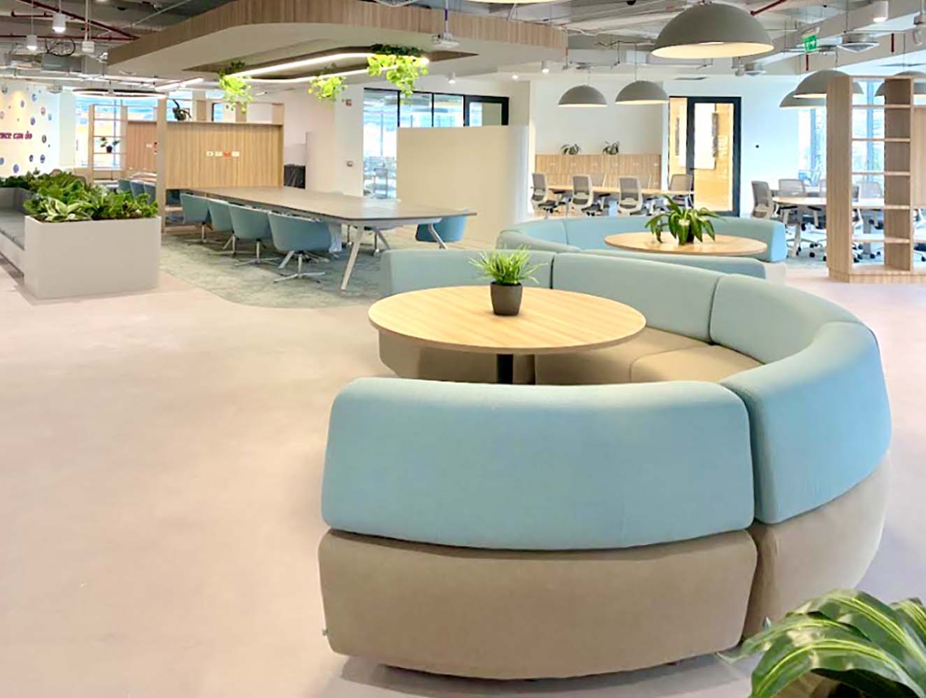 Con respecto a iluminación, las lámparas y luminarias especiales también son producción nacional por Colombia Leds. Lo que son corredores y luces de emergencia son iluminación Sylvania, Phillips, entre otros. Fotografía: cortesía AstraZeneca.