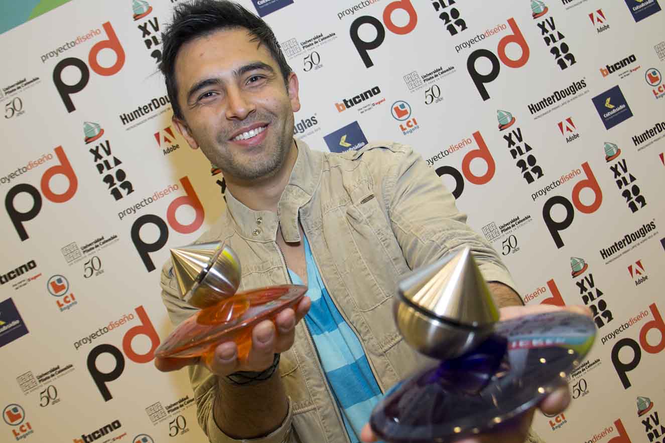 César Puertas (Tipograma). Premio Lápiz de Acero 2014 categoría Tipografía + Premio Lápiz de Acero Azul 2014. Fotografía: cortesía Premio Lápiz de Acero.