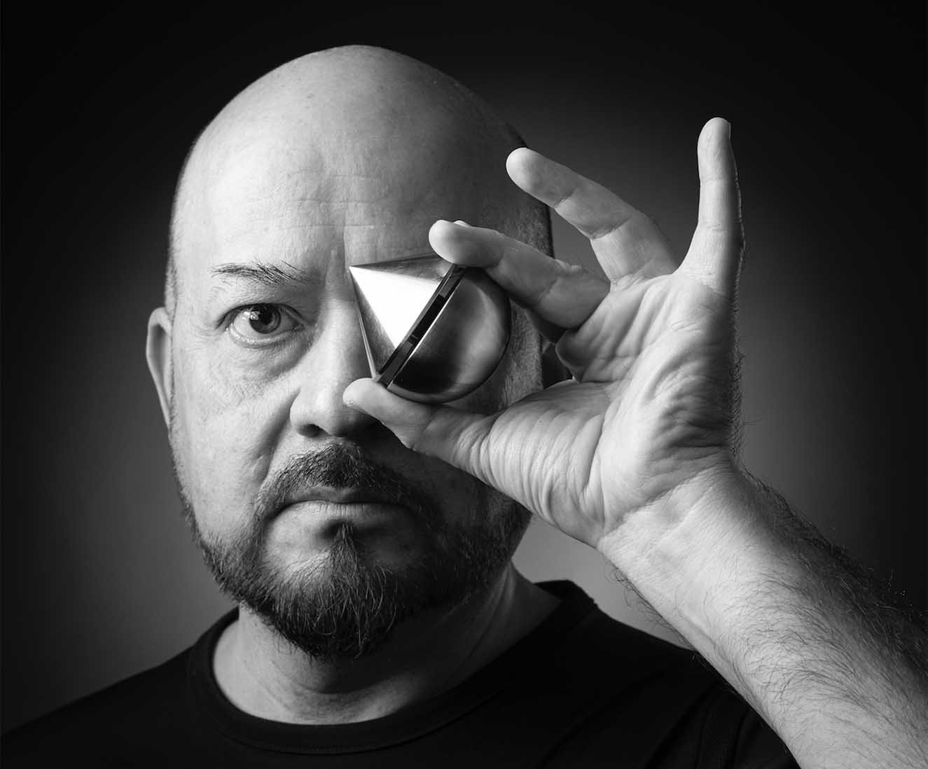 Iván Cortés, fundador y director del Lápiz de Acero. Fotografía: Lucho Mariño. Cortesía: Premio Lápiz de Acero.