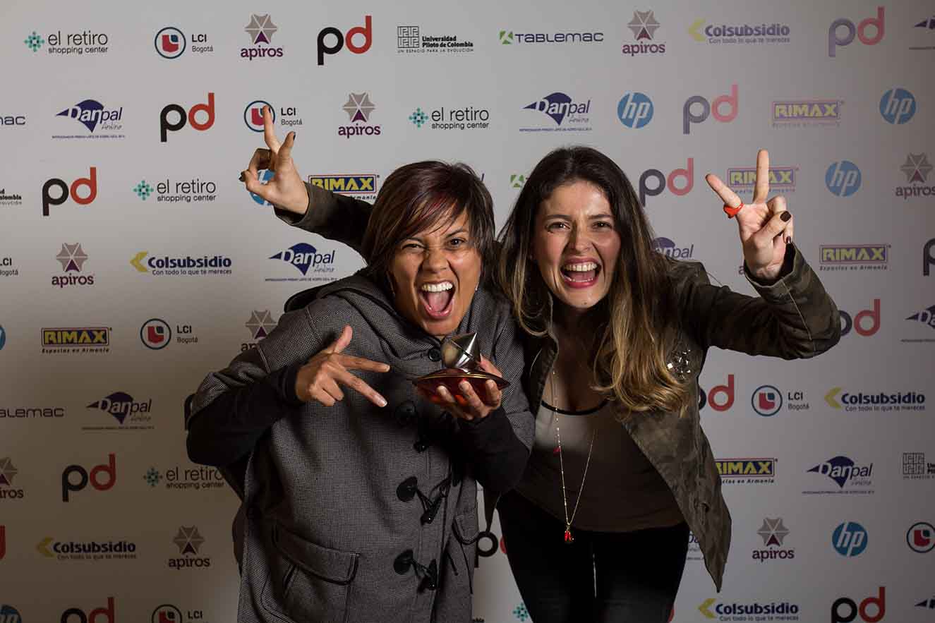 Paola Torrenegra y María Angélica García (Leo Burnett). Premio Lápiz de Acero 2014, categoría Impresos. Fotografía: cortesía Premio Lápiz de Acero.