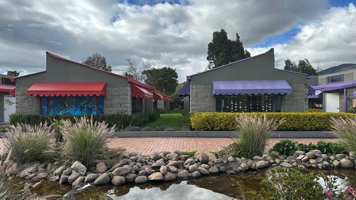 Antes de la intervención de San Miguel Arquitectos, el preescolar Grimm´s estaba conformado por diferentes volúmenes de una sola planta, en concreto a la vista.  Fotografía: cortesía Grimm´s.