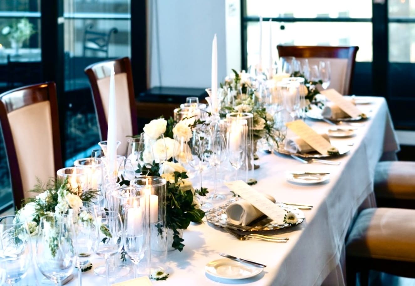 Uno de sus espacios más apreciados es La Mesa del Chef, un ambiente privado para 12 personas, con terraza propia, concebido para reuniones estratégicas y celebraciones especiales. Fotografía: cortesía Galenos.